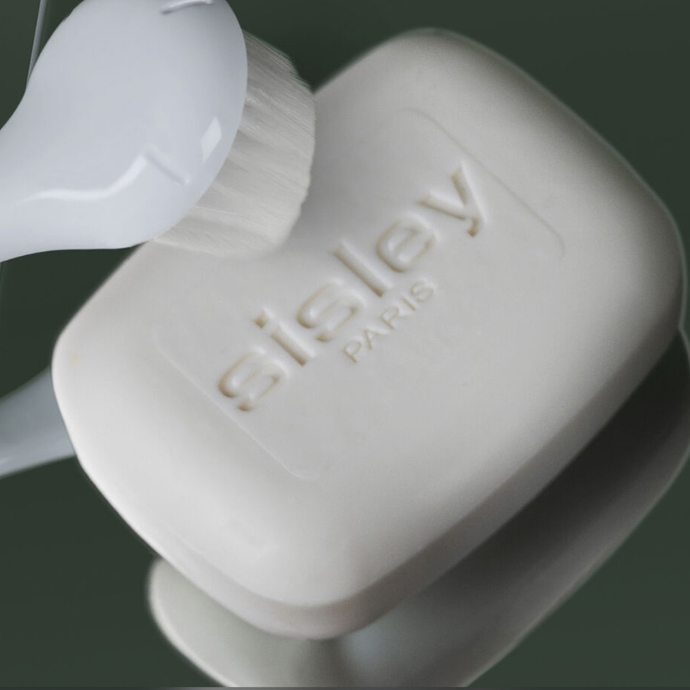 Sisley Soapless Facial Cleansing Bar With Tropical Resins - Picture 2 of 3